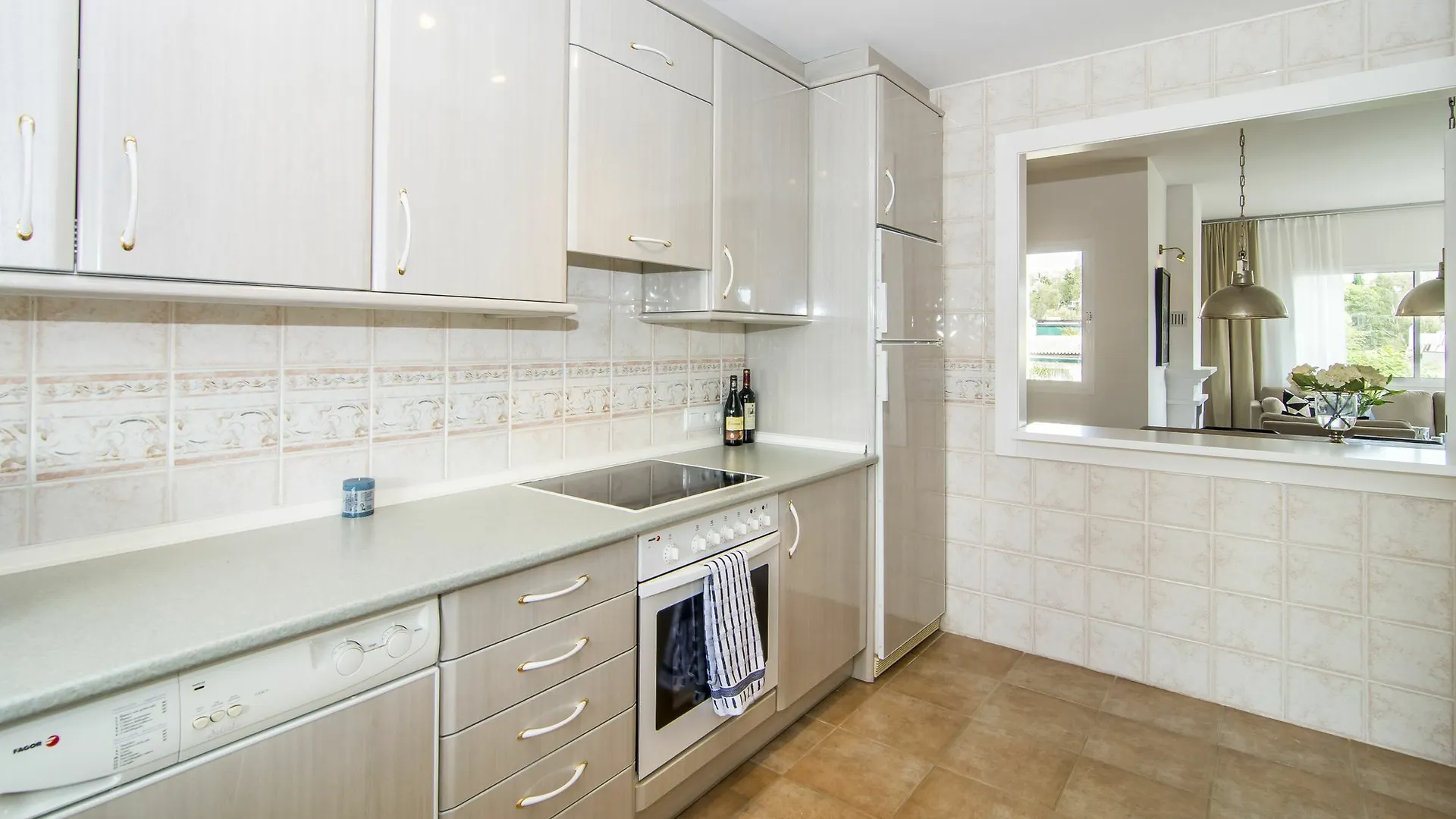 Apartment Las Brisas Pueblo - Roomsevice Marbella 0*,  Spain